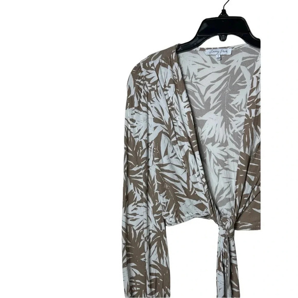 1742. EMORY PARK LONG SLEEVE CROPPED KIMONO WITH TIE IN THE FRONT SIZE SMALL - Picture 3 of 9